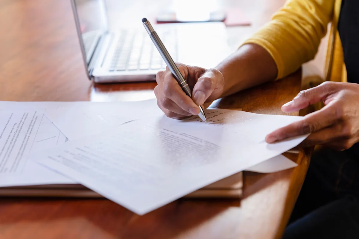 Getty-woman-writing-desk-RF 1387037396